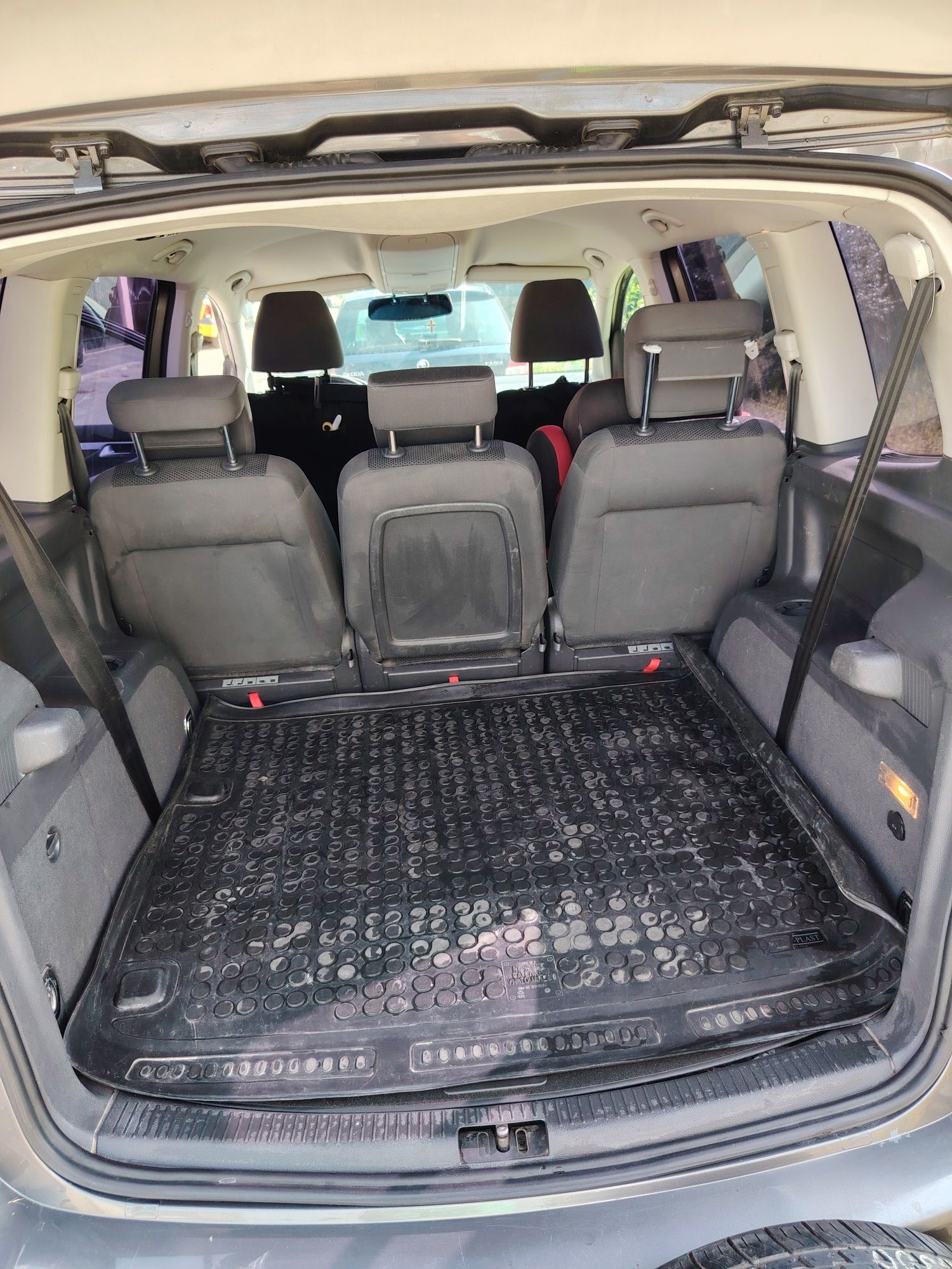 Volkswagen Touran 2011 - kilometri absolut reali.