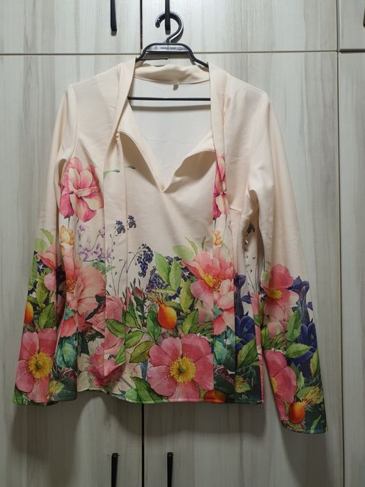 Елегантна риза с цветя