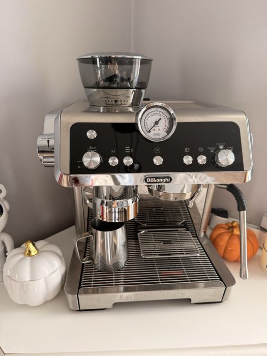 Продам кофе машину  delonghi la specialista