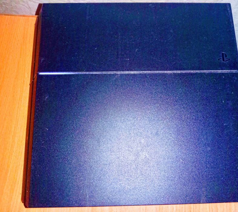 PlayStation 4 в хорошем состоянии
