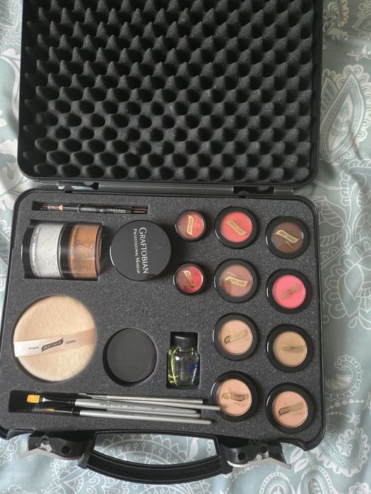 Trusa machiaj tanatoestetuca