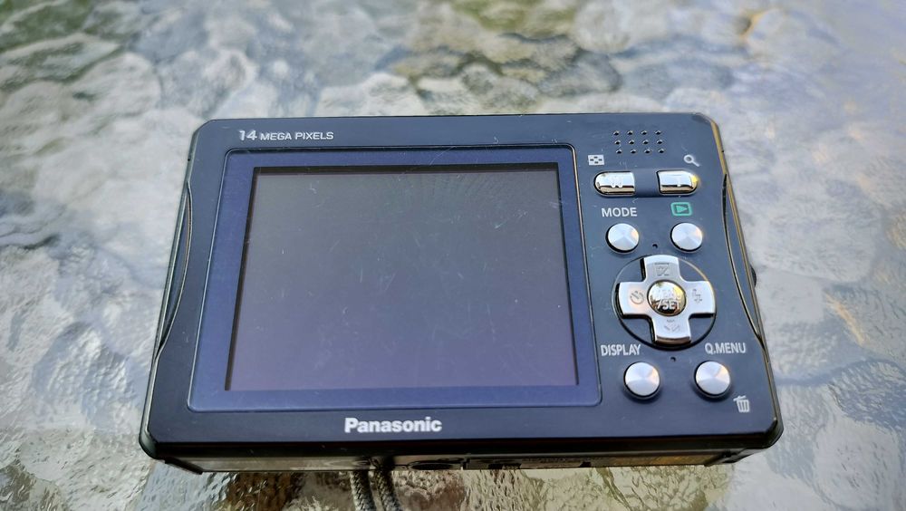 Compact Digital Camera Panasonic Lumix DMC-FT10 Waterproof Full Box