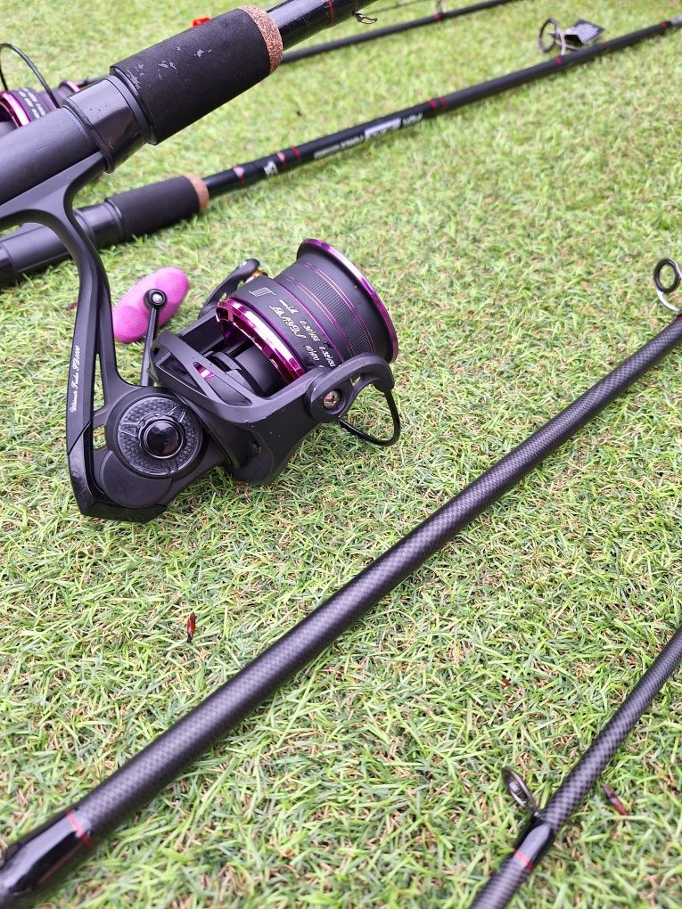 Set 2 FL BLACK FORCE 3.90 Actiune 60-150 + 2 FL Ultimate Feeder