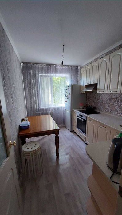 Продам срочно 4 комн квартиру на 7 микрорайоне на 3 этаже