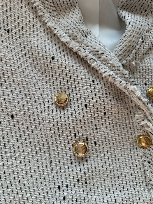 Кроп сако от букле със златни копчета Reserved