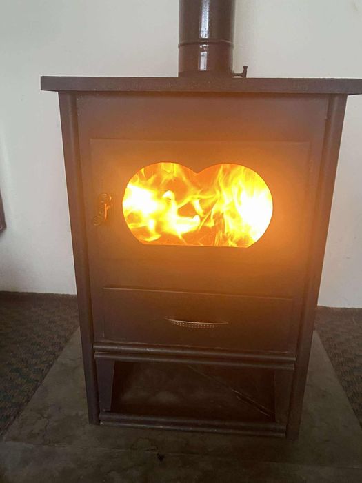 Камина на дърва и въглища