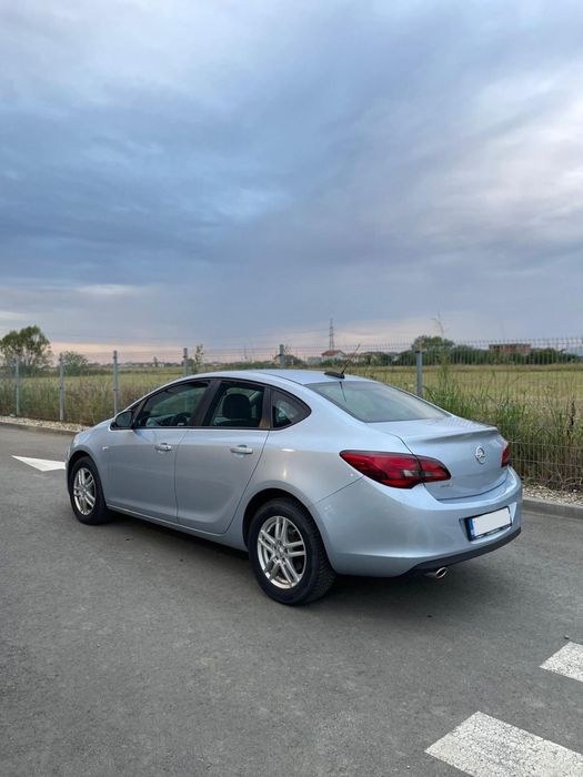 Opel Astra J Sedan, 1.4 Turbo, 140 CP ,benzină, 2017