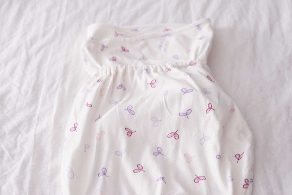 Scutec sau sac de infasat bebe ergobaby