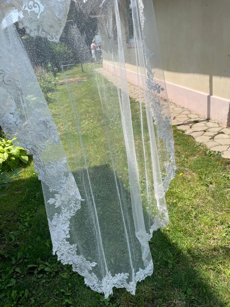 Rochie de mireasa și voal