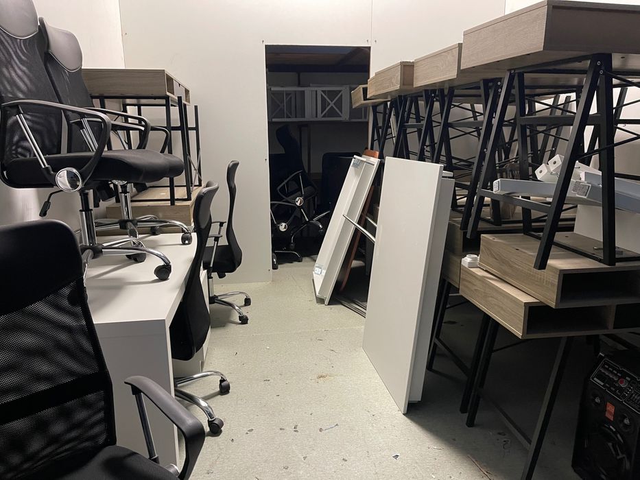 Lichidare mobilier birou – stare aproape nouă!