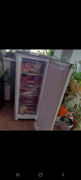 Морозильник продам