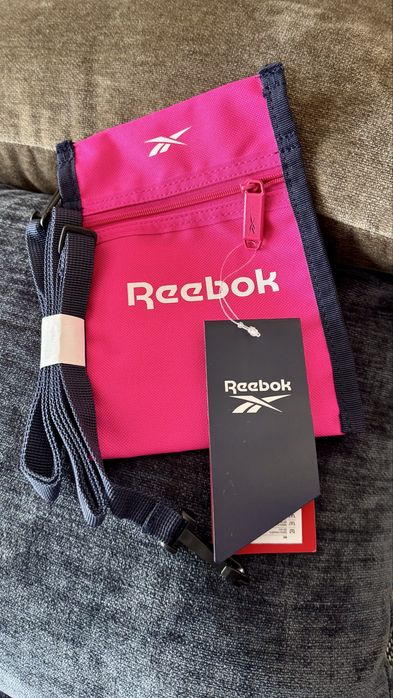 Чантичка Reebok за телефон