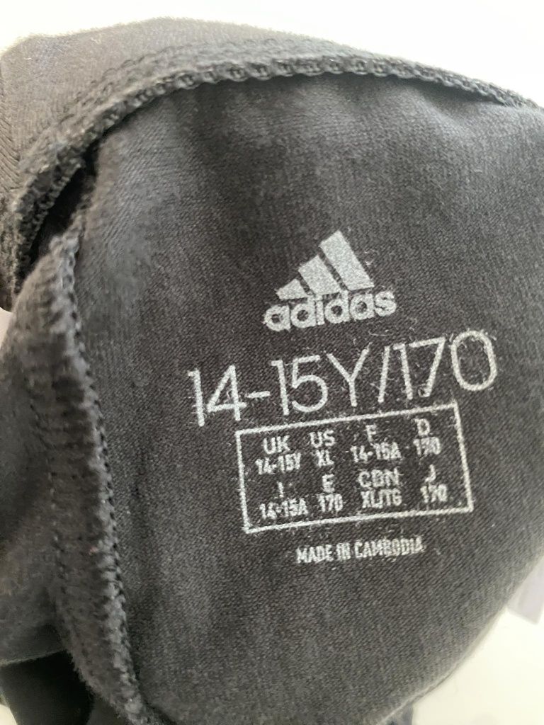 Къс черен клин adidas