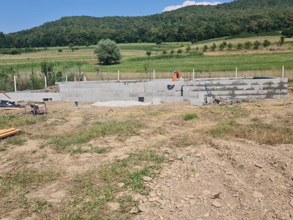 vând teren intravilan