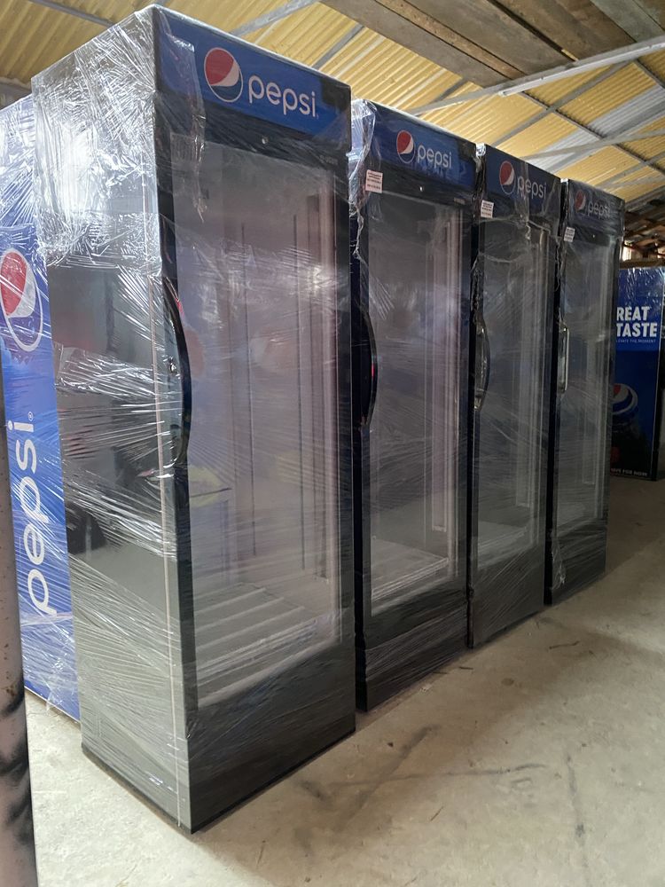 Vitrina frigorifica cu o usa verticala si led