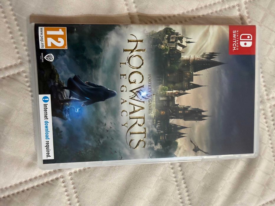 Nintendo Switch OLED + Zelda калъф + Hogwarts Legacy