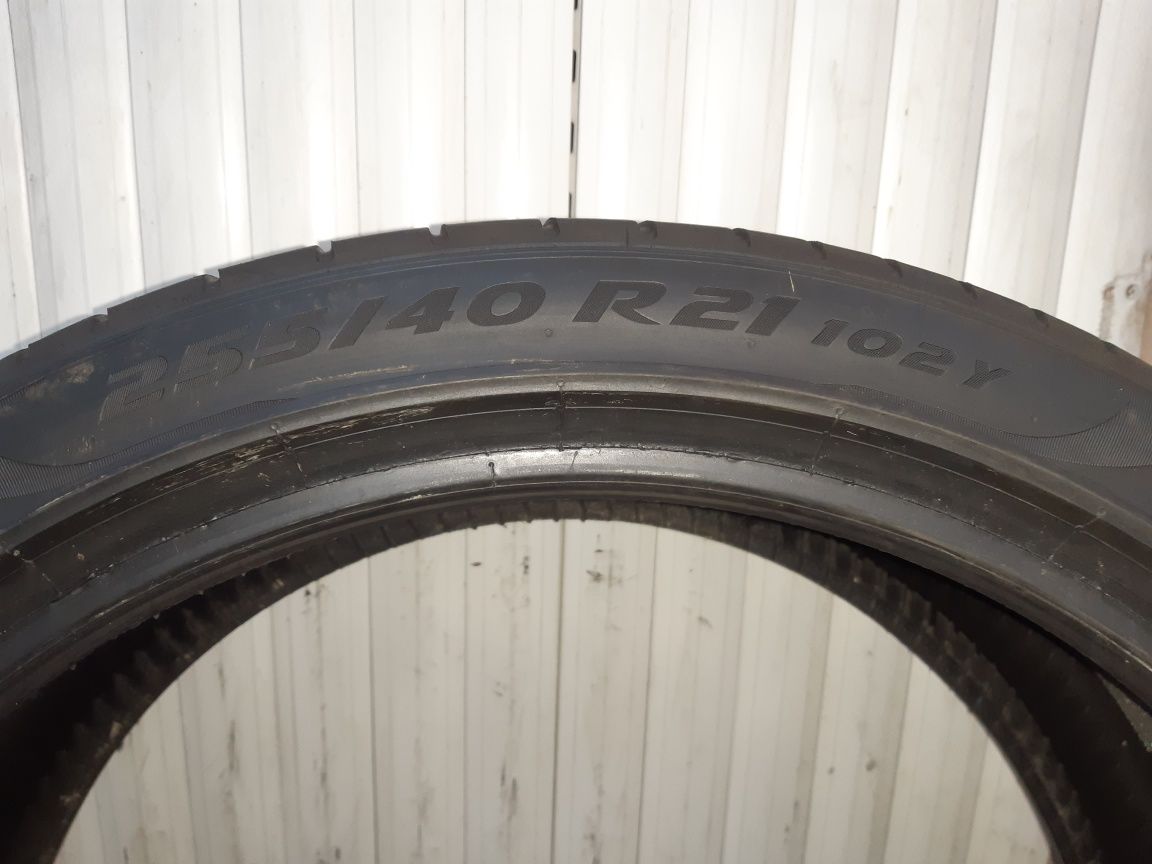 255/40/21 2×Pirelli vara 102y dot 0418  4,19mm