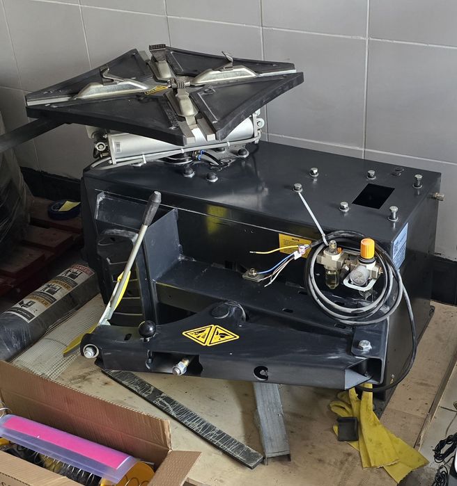 Машина за монтаж и демонтаж на гуми EVERT BP870N - за Run-Flat