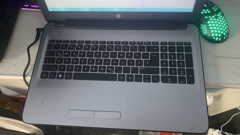 Vând Laptop HP 250 G5