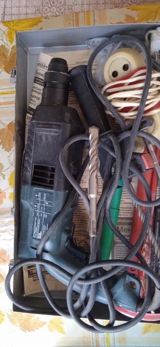 Перфоратор Бош с полным комплектом