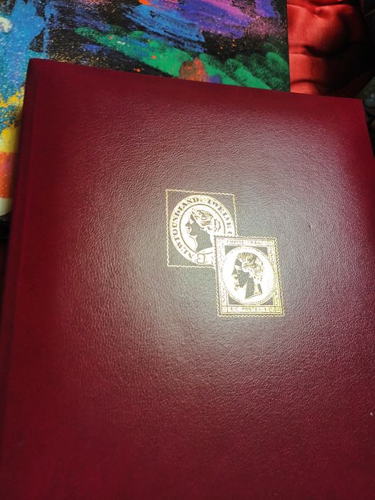 Clasor cu timbre bine   îngrijit