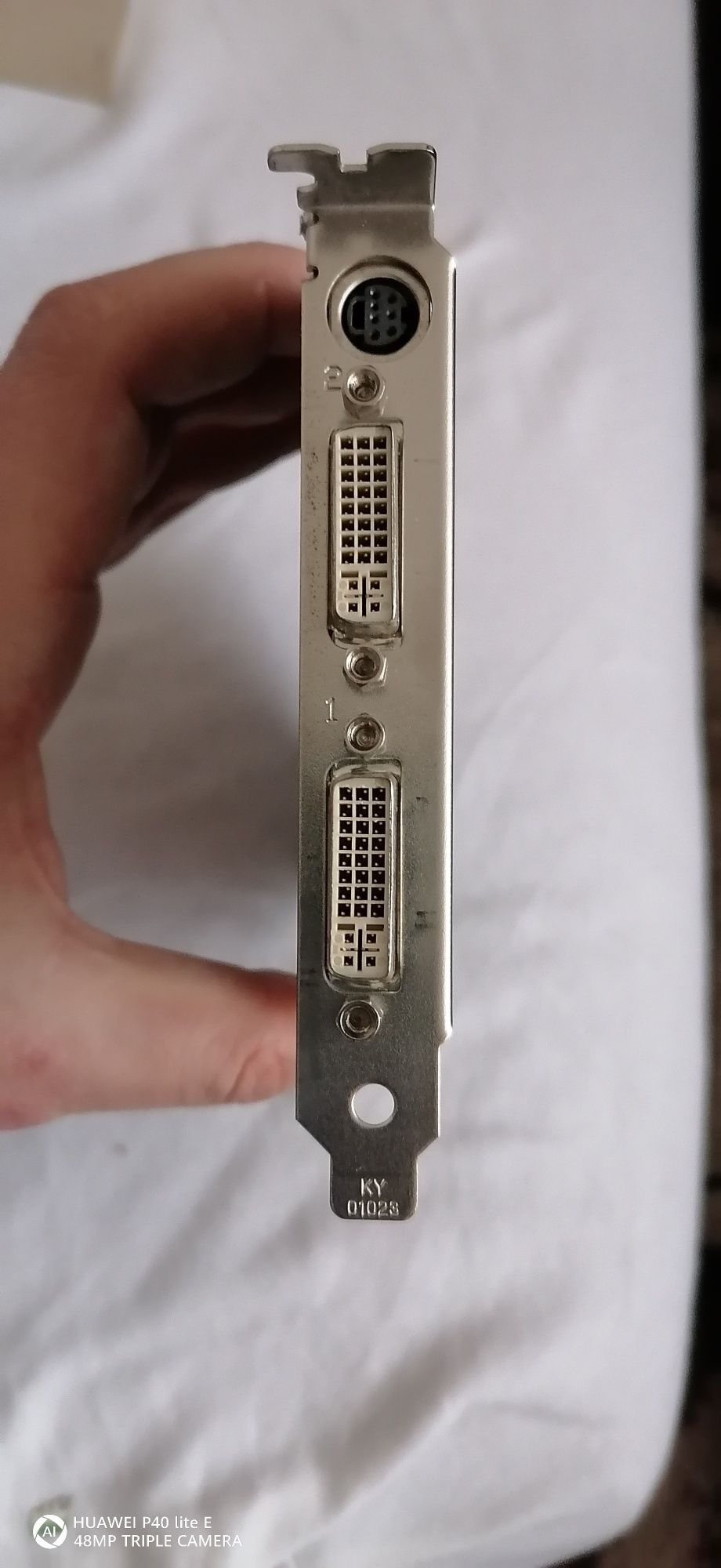 2 plăci video PCI expres 512mb și 256