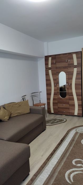 Închiriez garsoniera