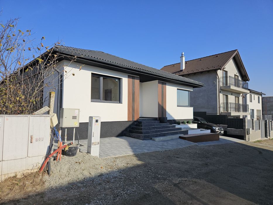 Casa luminoasă și spațioasă, pe un singur nivel, în Șura Mare