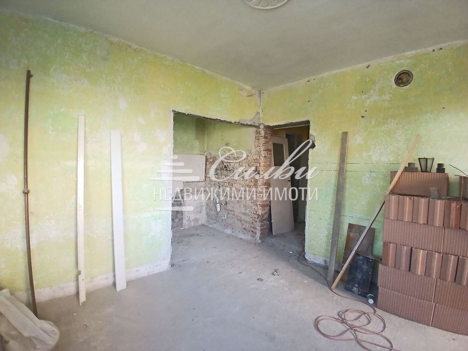 Етаж от ТУХЛЕНА къща на плоча с ГАРАЖ – кв. Добруджански.