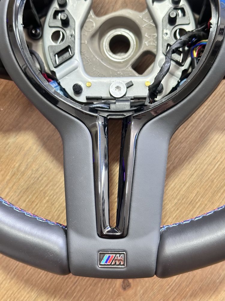 Volan BMW cu Display LED Seria F 1,2,3,4 model M