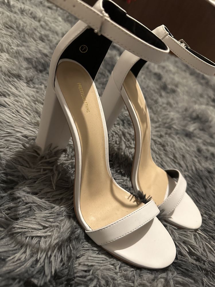 Sandale albe cu toc pentru cununie/nunta
