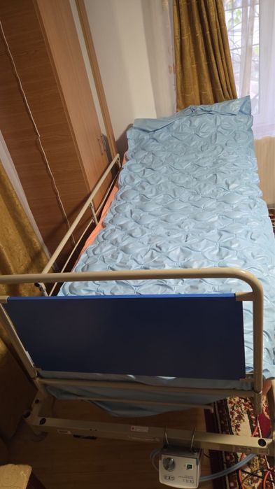 Pat spital electric cu laterale