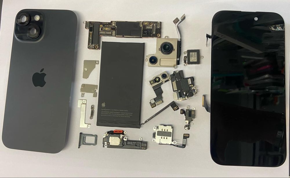 iPhone 15  за части / I cloud/-корпус, дисплей, батерия, камери, ленто
