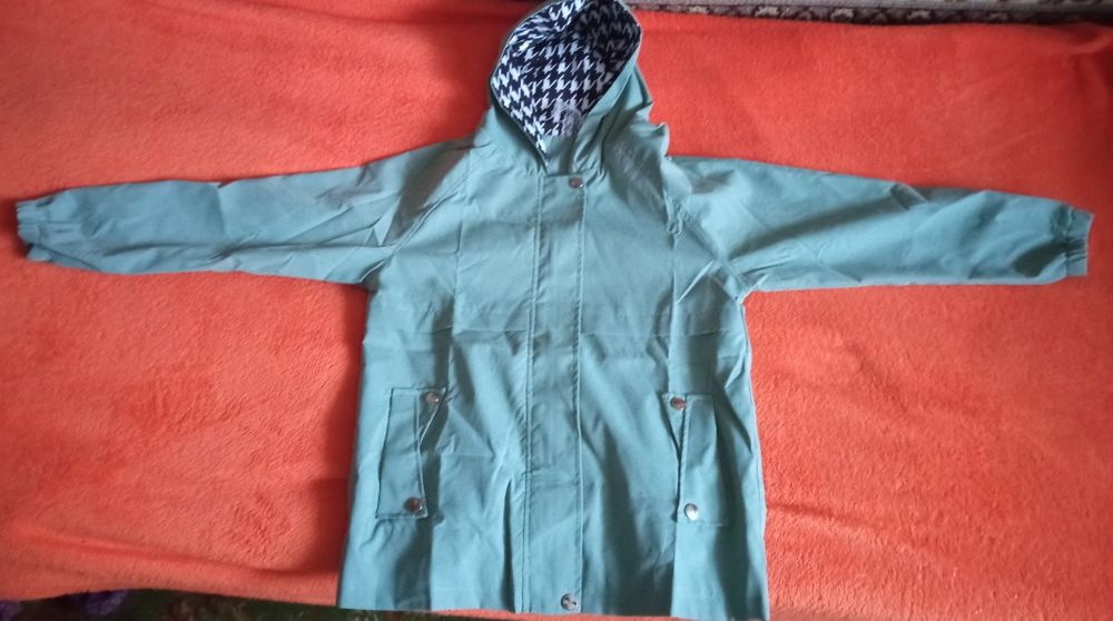 Новая ветровка женская, не подошла.