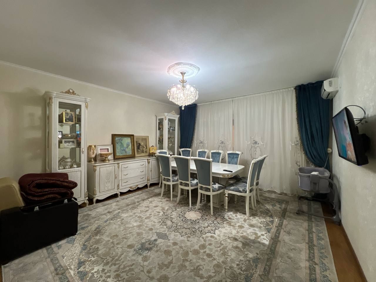 Продам 4 комнатную,Метро Ойбек, Госпитальный