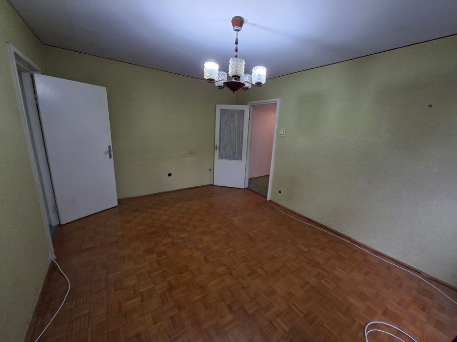 Vând apartament zona Rogerius