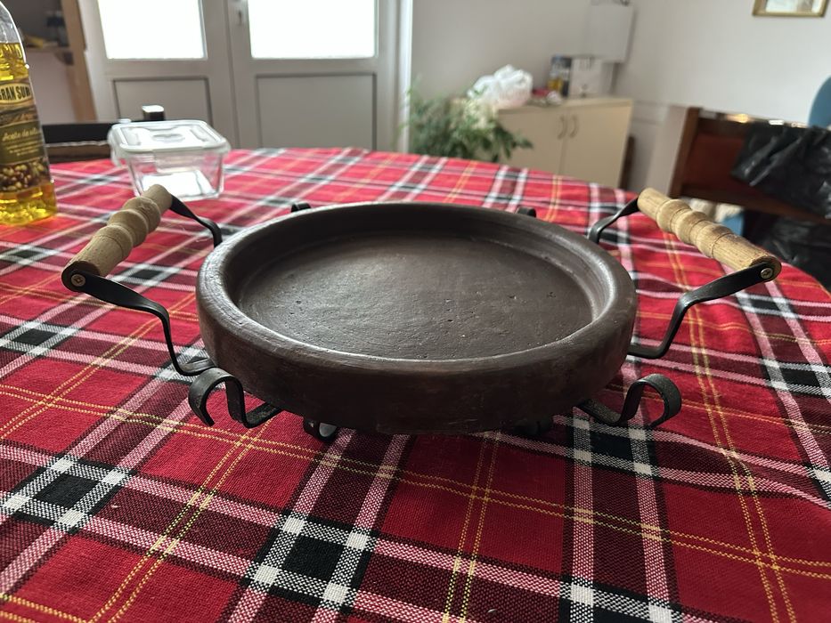 Керамичен сач с метална стойка