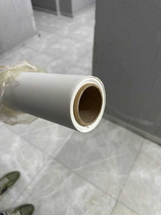 Бумажный фон белый около 9 10 метров рулон