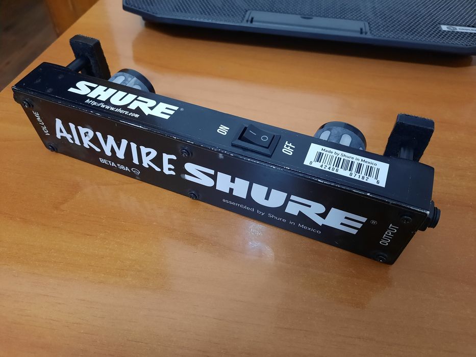 Microfon ( doza] pentru acordeon SHURE