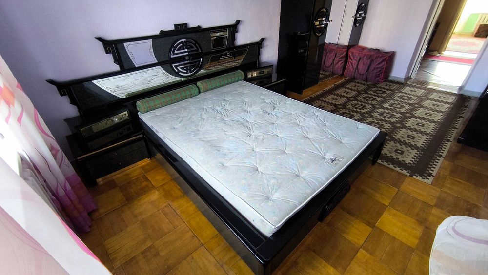 Спальный гарнитур (кровать, шкаф, трюмо). Распродажа!