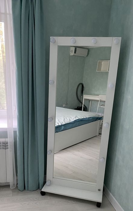 Зеркало гримерное,для бутика.