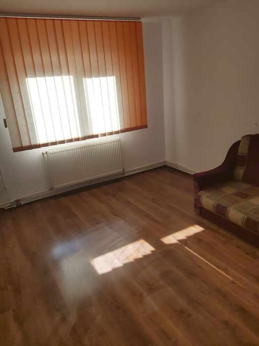 Vând garsoniera nemobilata