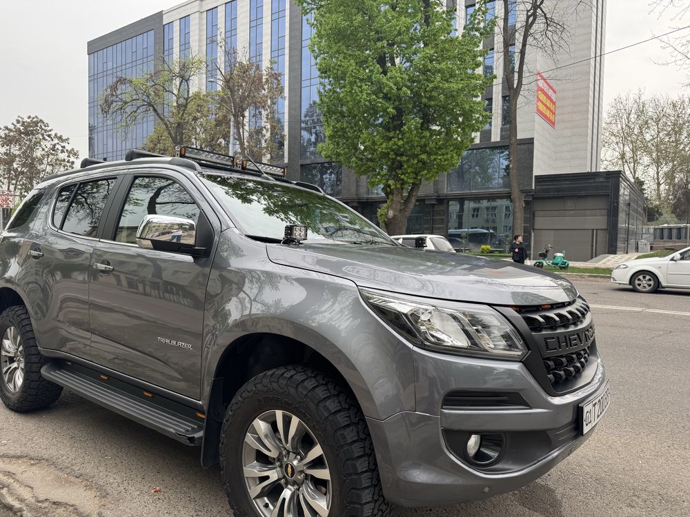 Trailblazer 4x4 sotiladi