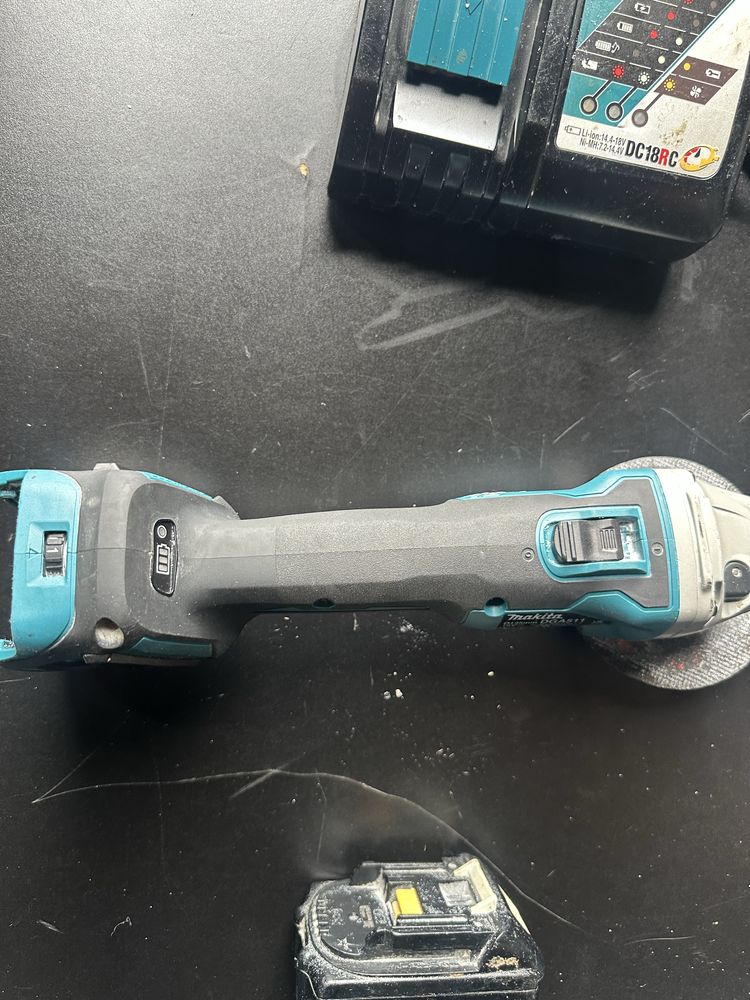 Акомулаторен ъглошлайв Makita DGA511