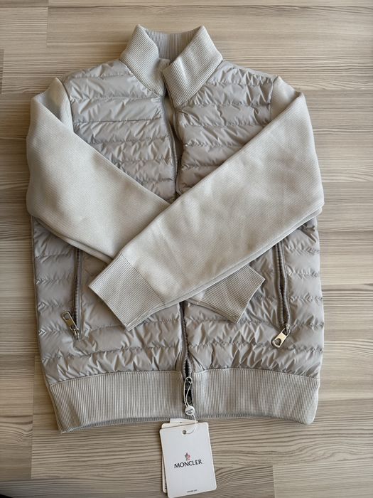 Geaca Moncler gri deschis