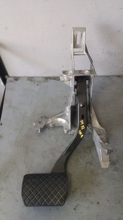 pedala frana automata audi a4 b7 3.0 tdi 8e1721117a