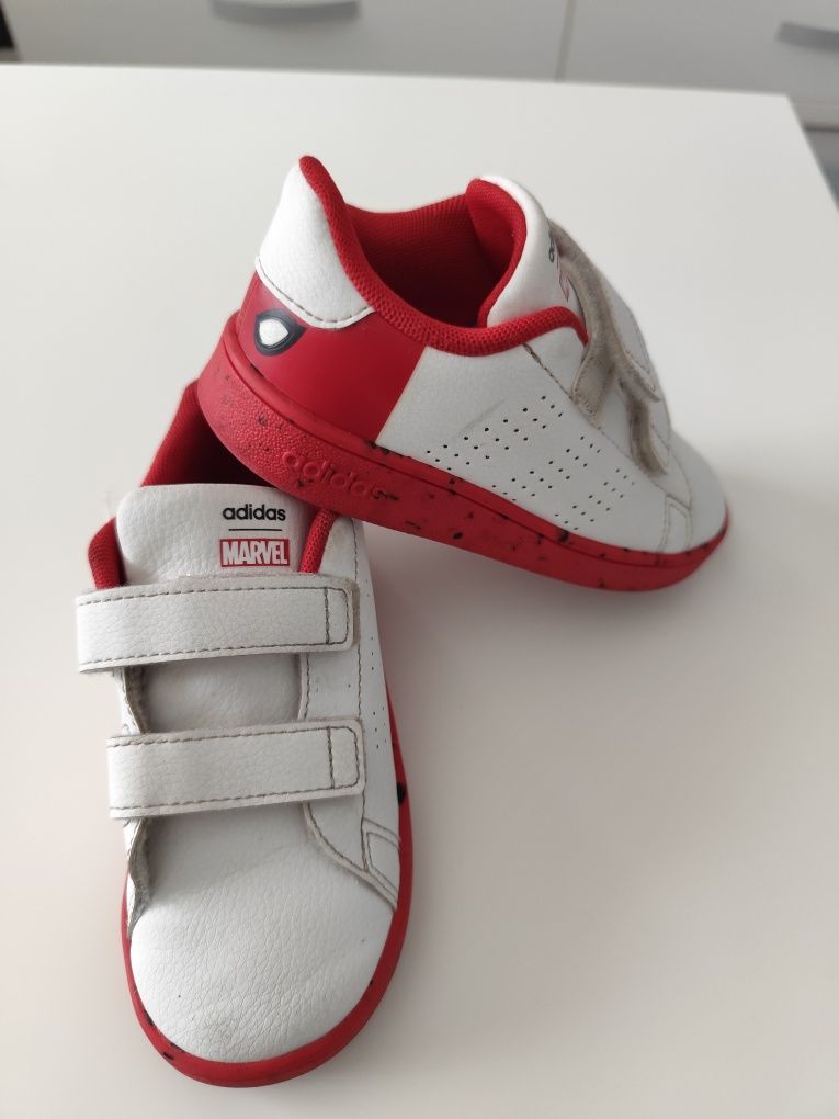 Adidasi spiderman 25.5