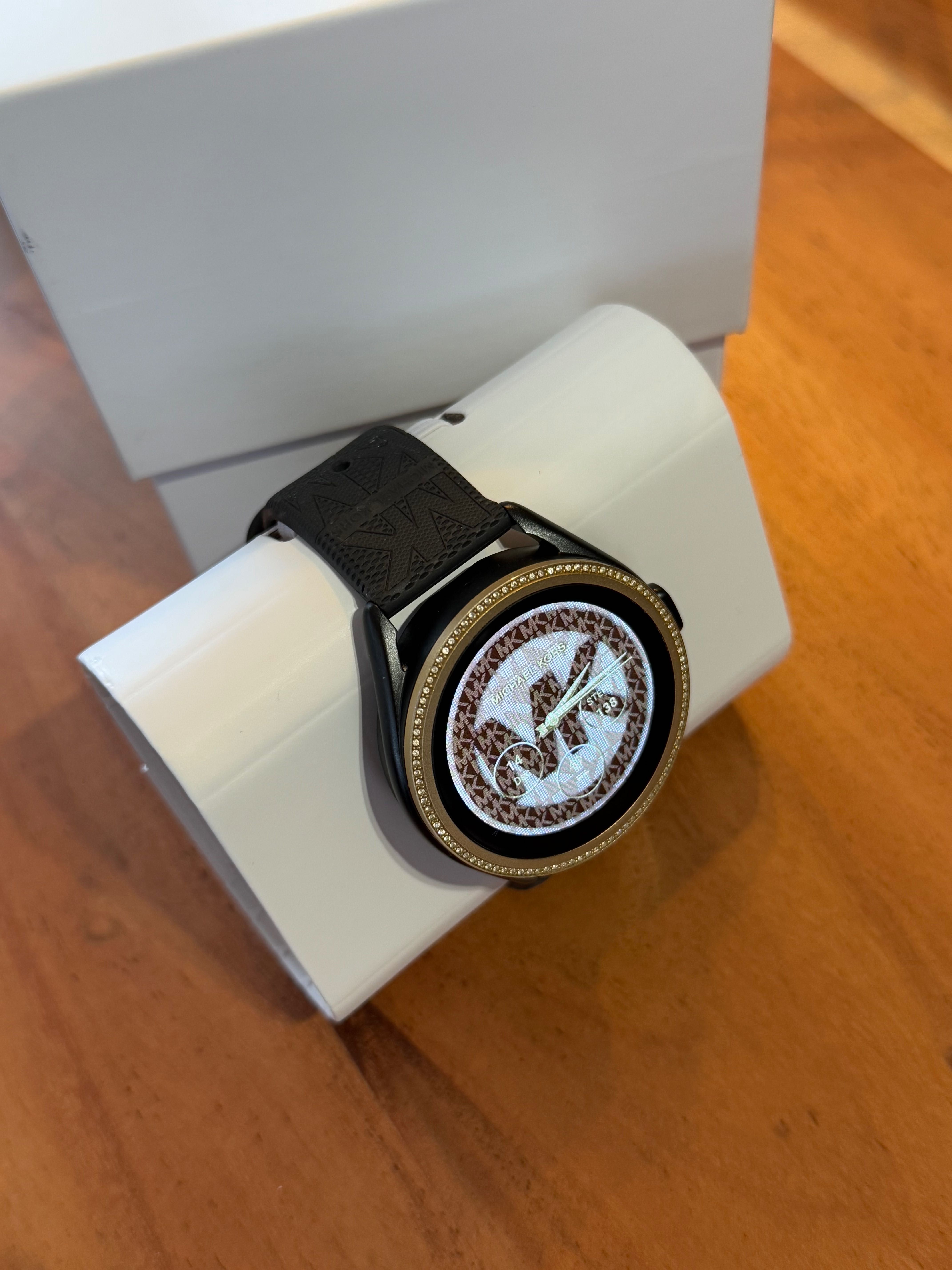 Michael Kors smart часовник