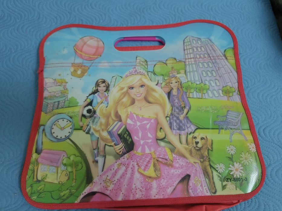 Бутылки для воды, папка, сумка. Все по 200 тенге