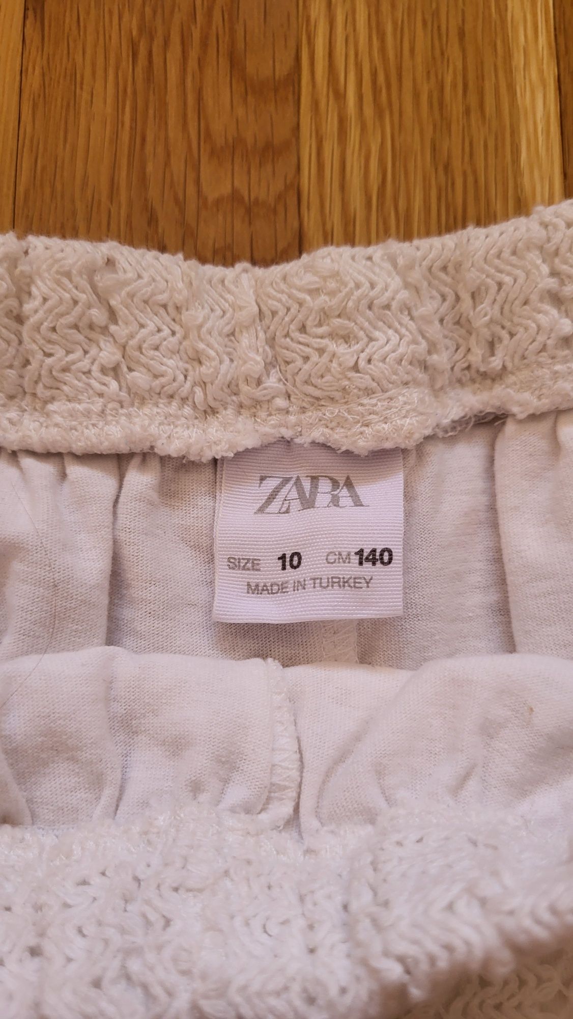 Екип на Zara 140